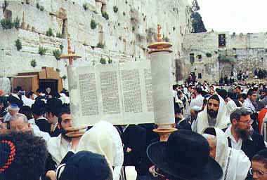 Alzata del Sefer Torah